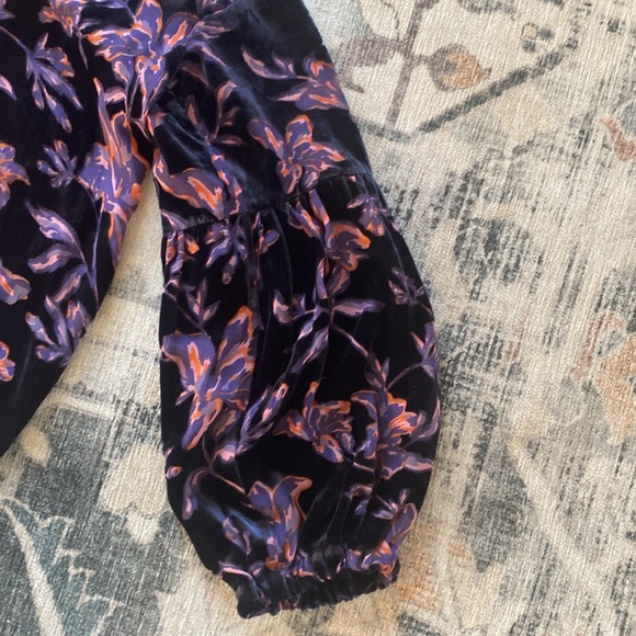 Sundance Top Womens small Black Thorn Velvet Burnout Floral Puff Sleeve - Picture 5 of 6